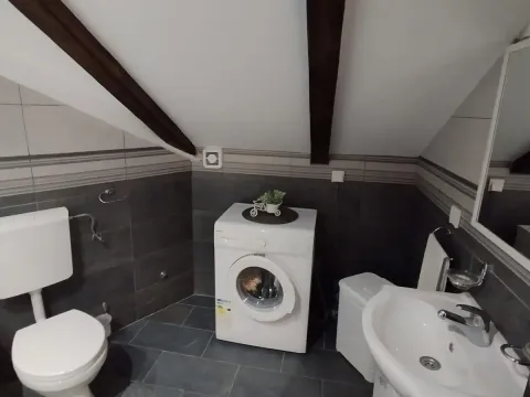 Izdavanje, dvosoban stan, 77m², Centar, Tivat - image 10