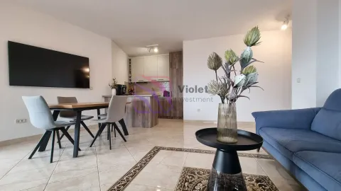 Dnevni boravak sa trpezarijom i otvorenom kuhinjom. - image 2