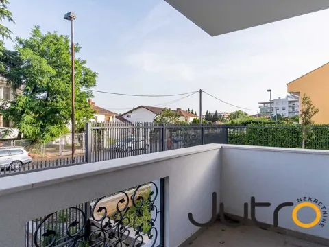 Prodaja, četvorosoban stan, 155m², Podgorica, Crna Gora - image 18