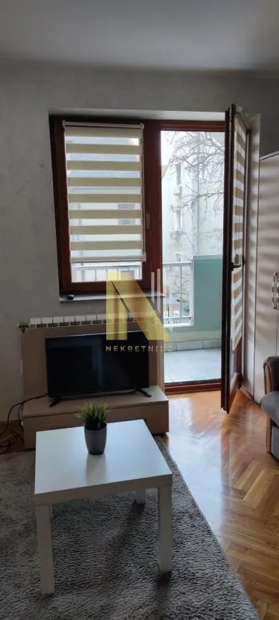 Izdavanje, garsonjera, 31m², Bulevar Oslobodjenja, Novi Sad Sve Podlokacije