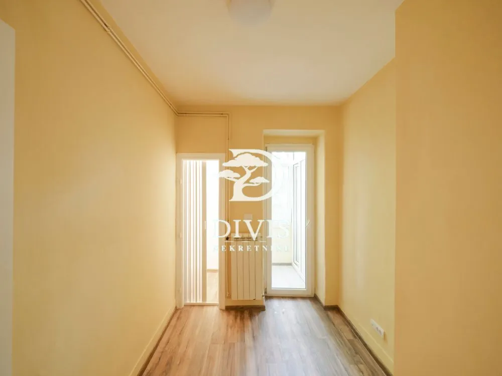 Prodaja, četvorosoban stan, 65m², Skadarlija, Beograd