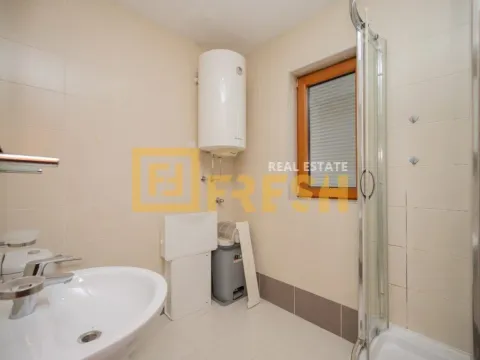 Izdavanje, trosoban stan, 100m², Tološi, Podgorica - image 14