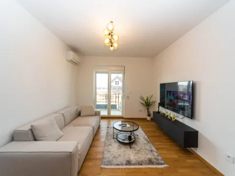 Izdavanje, dvosoban stan, 70m², Stari Aerodrom, Podgorica