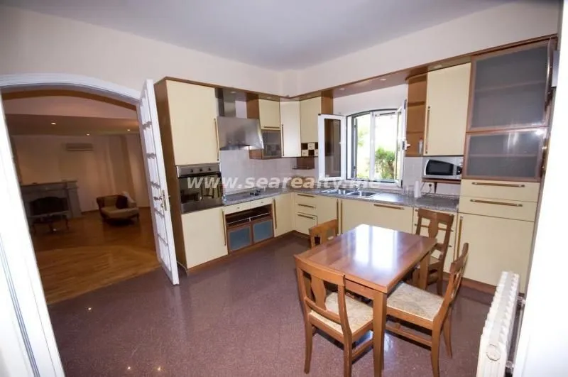 Sale, house, 460m², Zagorič, Podgorica