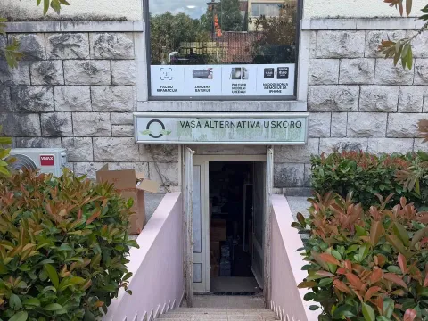 Izdavanje, poslovni prostor, 24m², Centar, Podgorica - image 2
