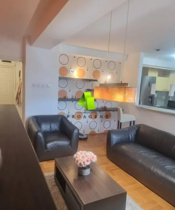 Izdavanje, trosoban stan, 97m², Medijana, Niš