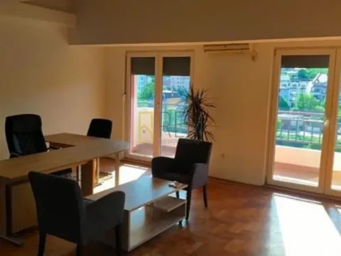 Izdavanje, dvosoban stan, 77m², Zagorič, Podgorica