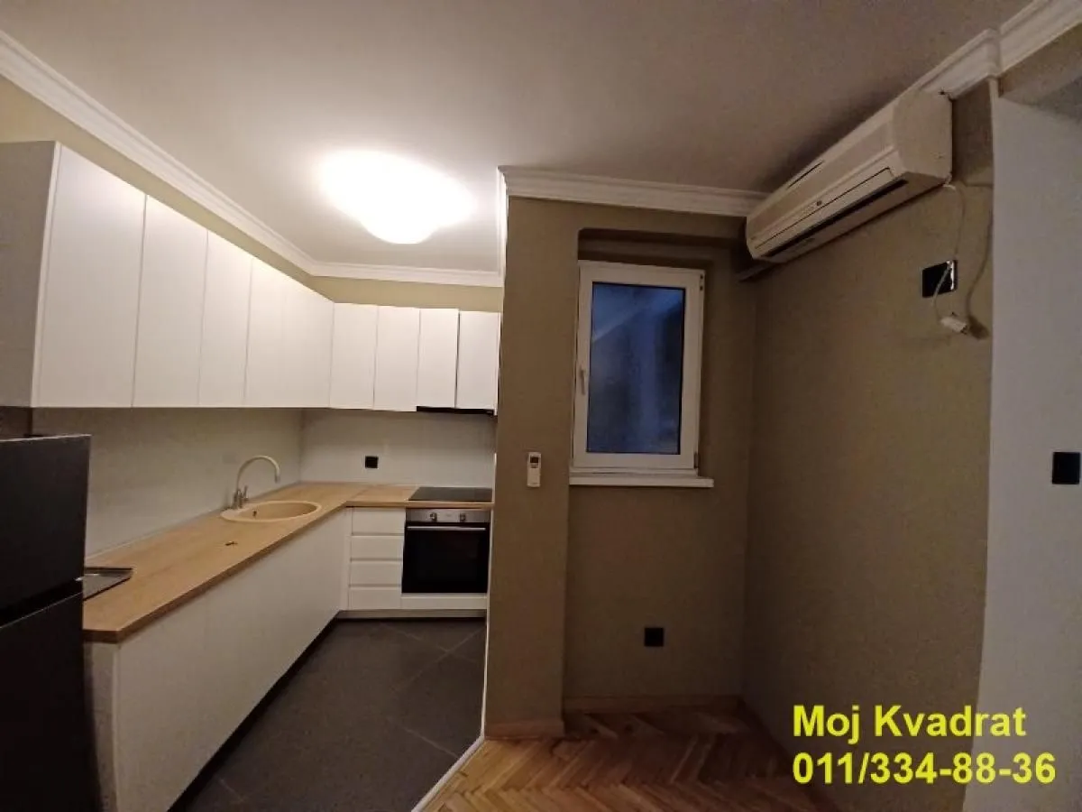 Izdavanje, trosoban stan, 80m², Slavija, Vračar Sve Podlokacije