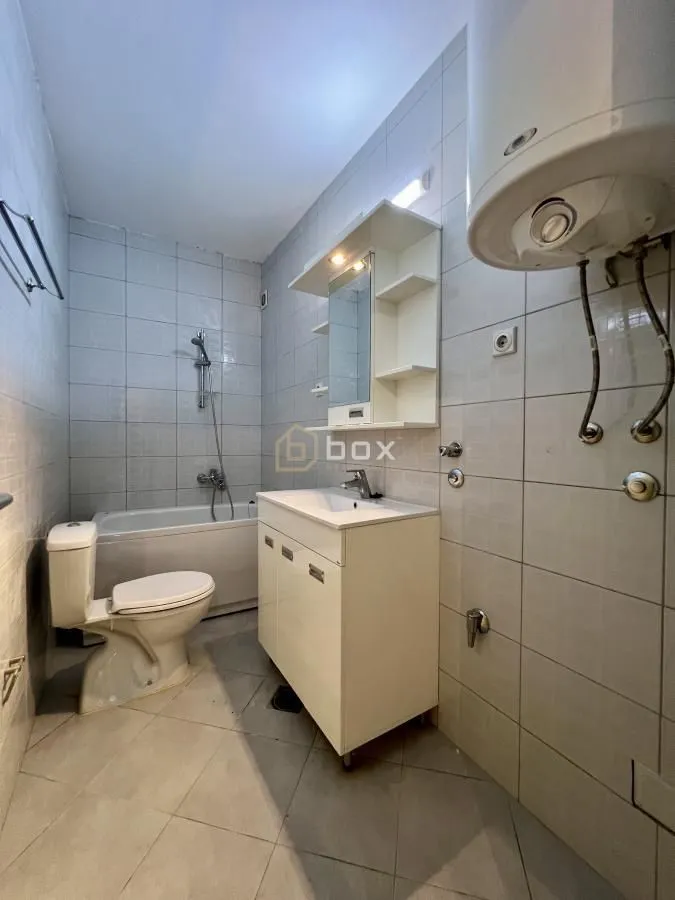 Izdavanje, poslovni prostor, 62m², Crveni Krst, Niš