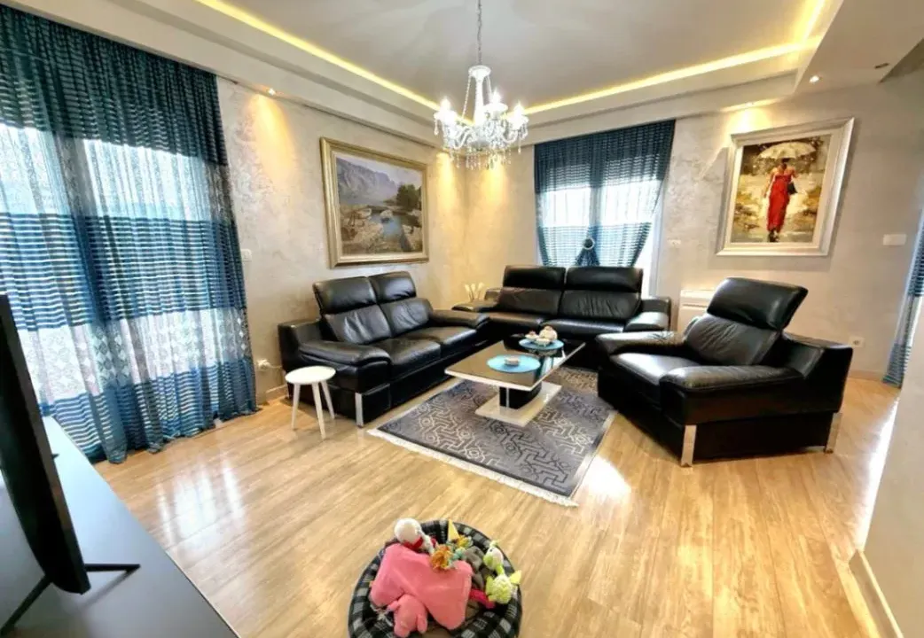 Prodaja, trosoban stan, 100m², Stari Aerodrom, Podgorica