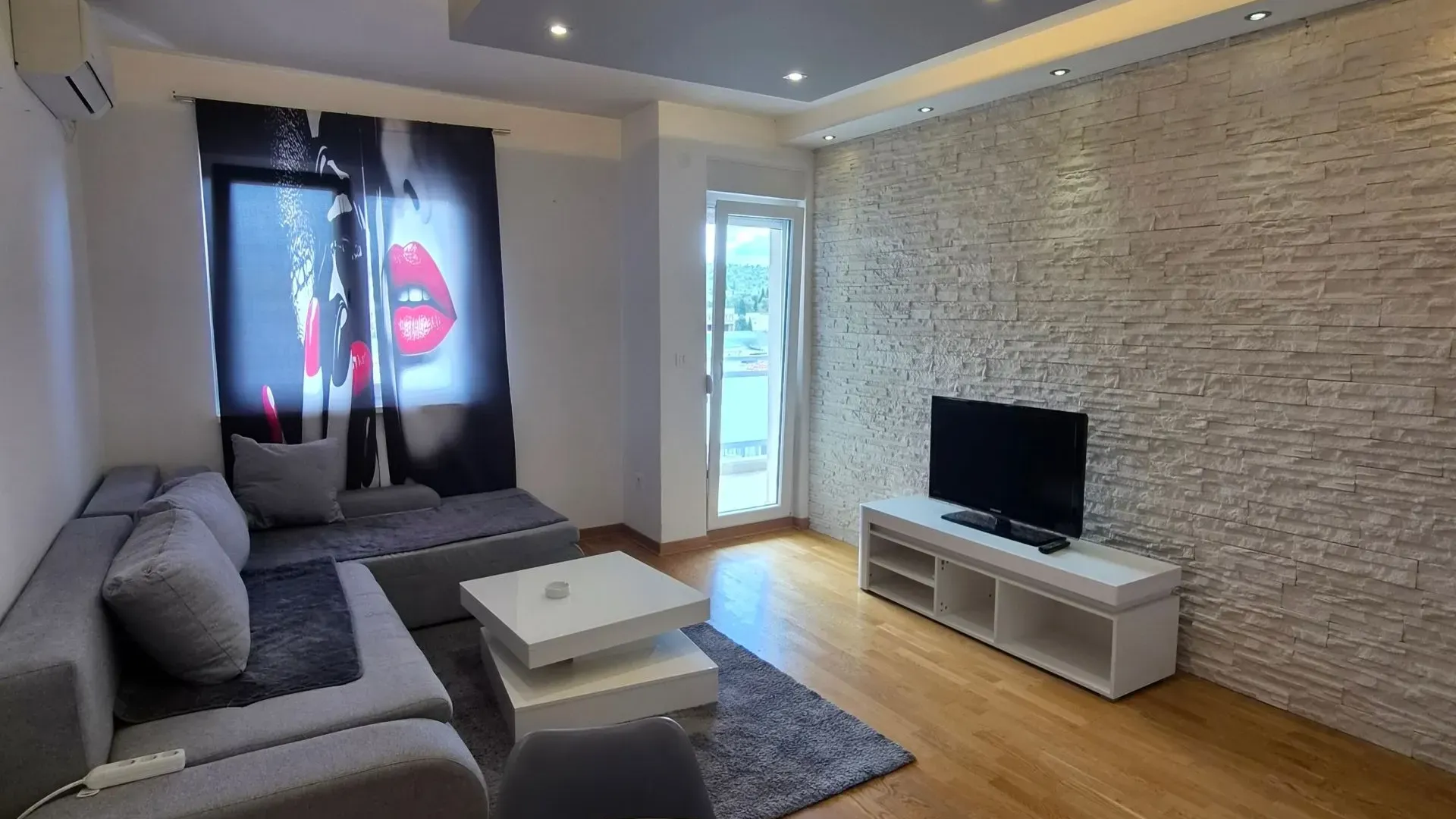 Izdavanje, jednosoban stan, 45m², City Kej, Podgorica