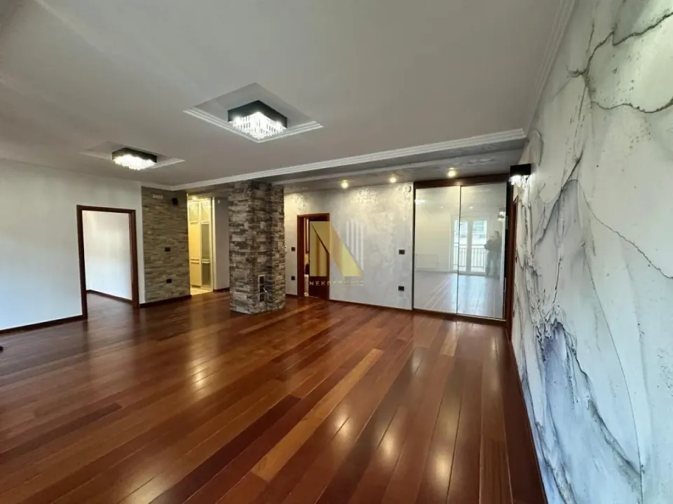 Sale, four bedroom apartment, 126m², Bulevar Oslobodjenja, Novi Sad Sve Podlokacije