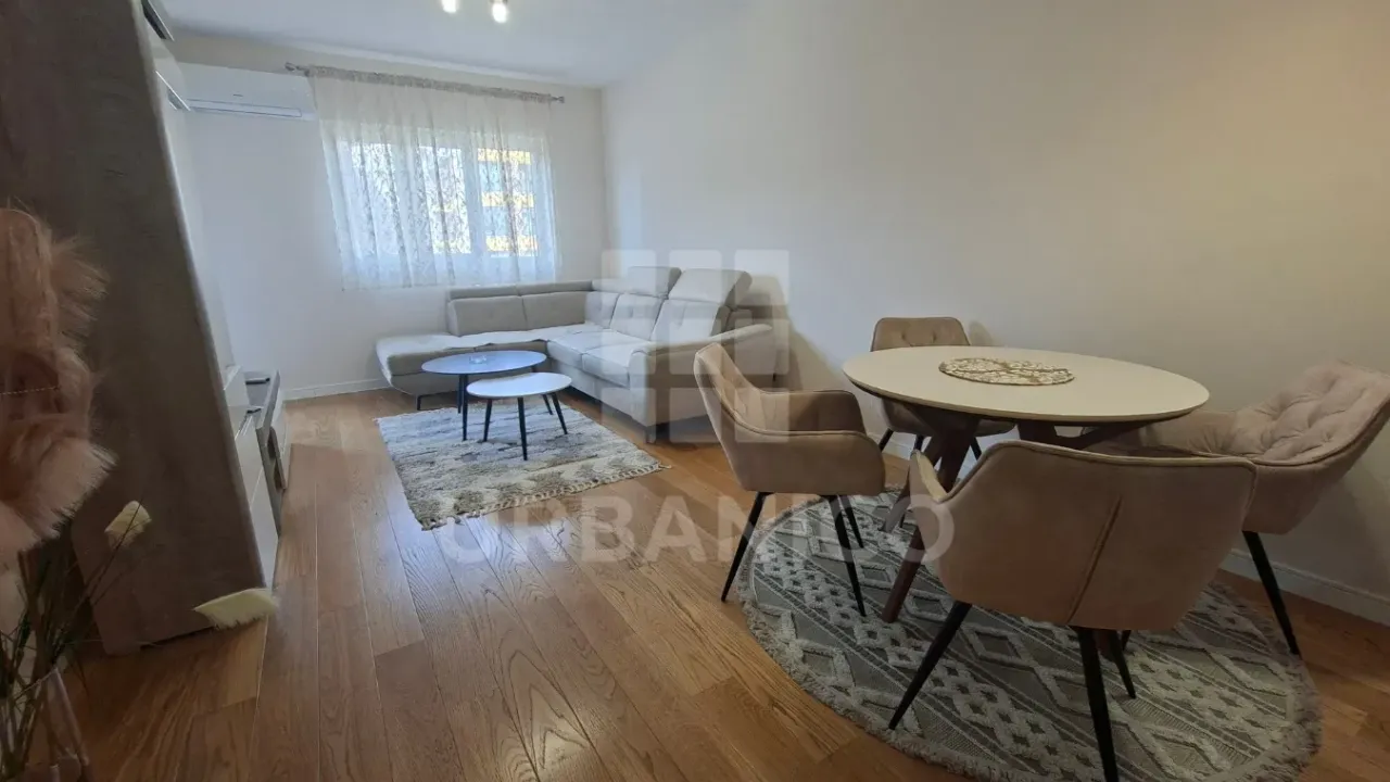 Izdavanje, jednosoban stan, 49m², Central Point, Podgorica