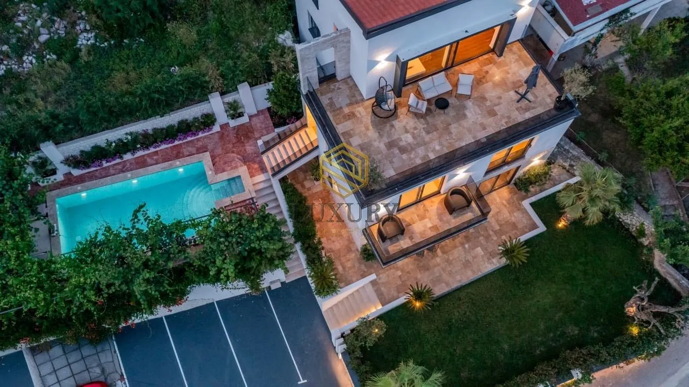 Rent, house, 300m², Markovići, Budva