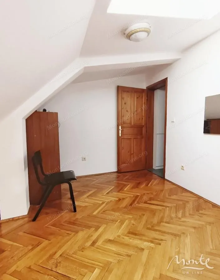 Prodaja, dvosoban stan, 77m², Ljubović, Podgorica