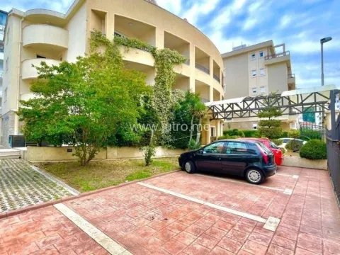 Prodaja, ugostiteljski objekat, 1300m², Budva, Crna Gora - image 1