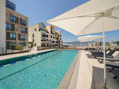 Prodaja, jednosoban stan, 63m², Centar, Tivat