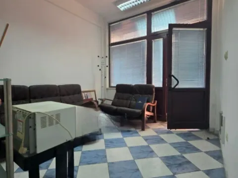 Izdavanje, poslovni prostor, 80m², Centar, Nikšić - image 13