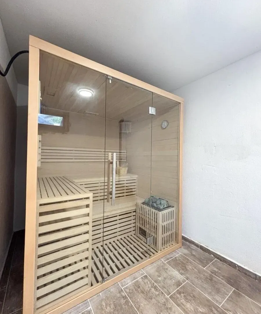 Rent, house, 330m², Centar, Tivat
