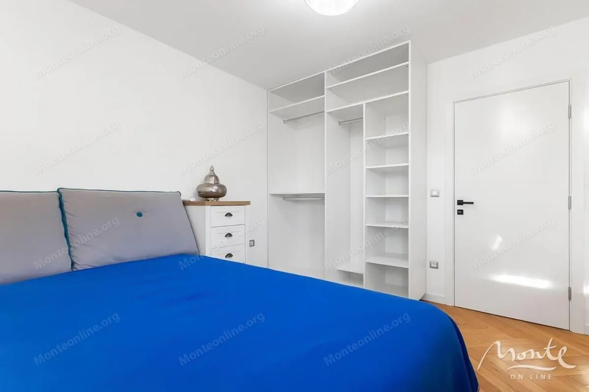 Prodaja, dvosoban stan, 68m², Centar, Tivat