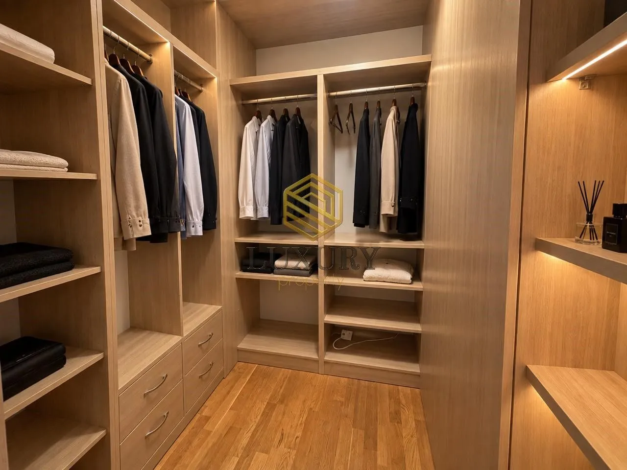 Izdavanje, trosoban stan, 120m², City Kvart, Podgorica