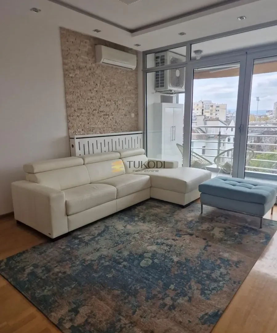 Izdavanje, trosoban stan, 101m², Centar, Novi Sad