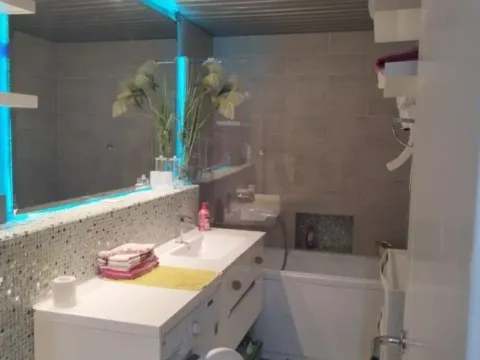 Izdavanje, trosoban stan, 104m², Adok, Budva - image 13