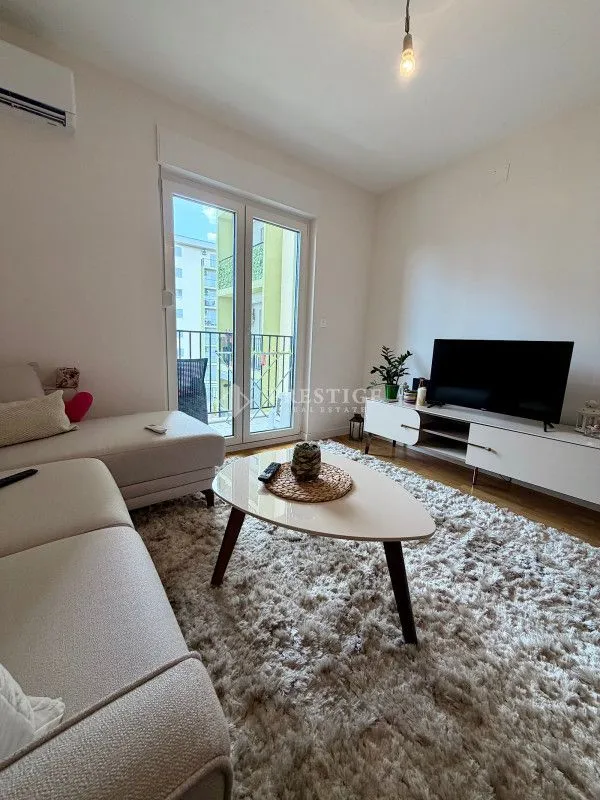 Rent, one bedroom apartment, 40m², Pobrežje, Podgorica