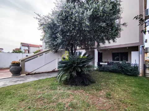 Sale, house, 405m², Stari Aerodrom, Podgorica - image 2