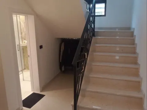 Izdavanje, kuća, 180m², Gornja Gorica, Podgorica - image 3