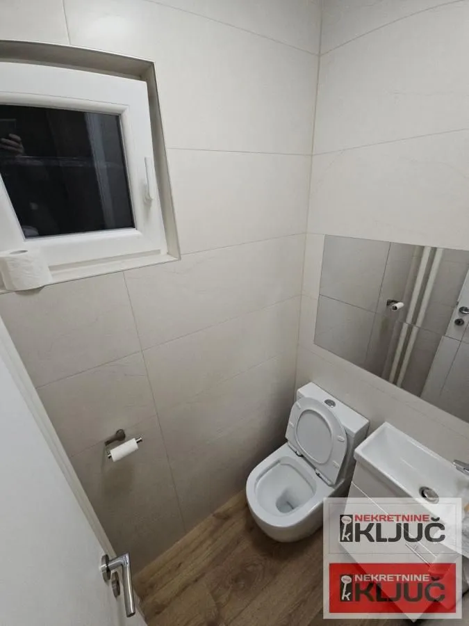 Prodaja, trosoban stan, 75m², Socijalno, Novi Sad Sve Podlokacije