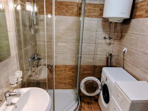 Rent, two bedroom apartment, 70m², Maslinjak, Budva - image 10