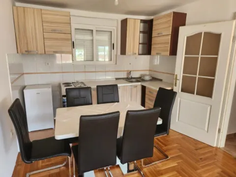 Izdavanje, dvosoban stan, 65m², Centar, Podgorica - image 5