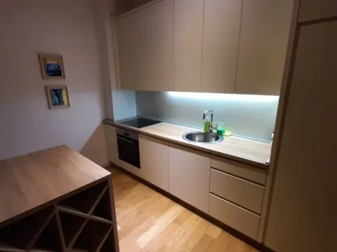 Izdavanje, trosoban stan, 95m², City Kvart, Podgorica - image 8