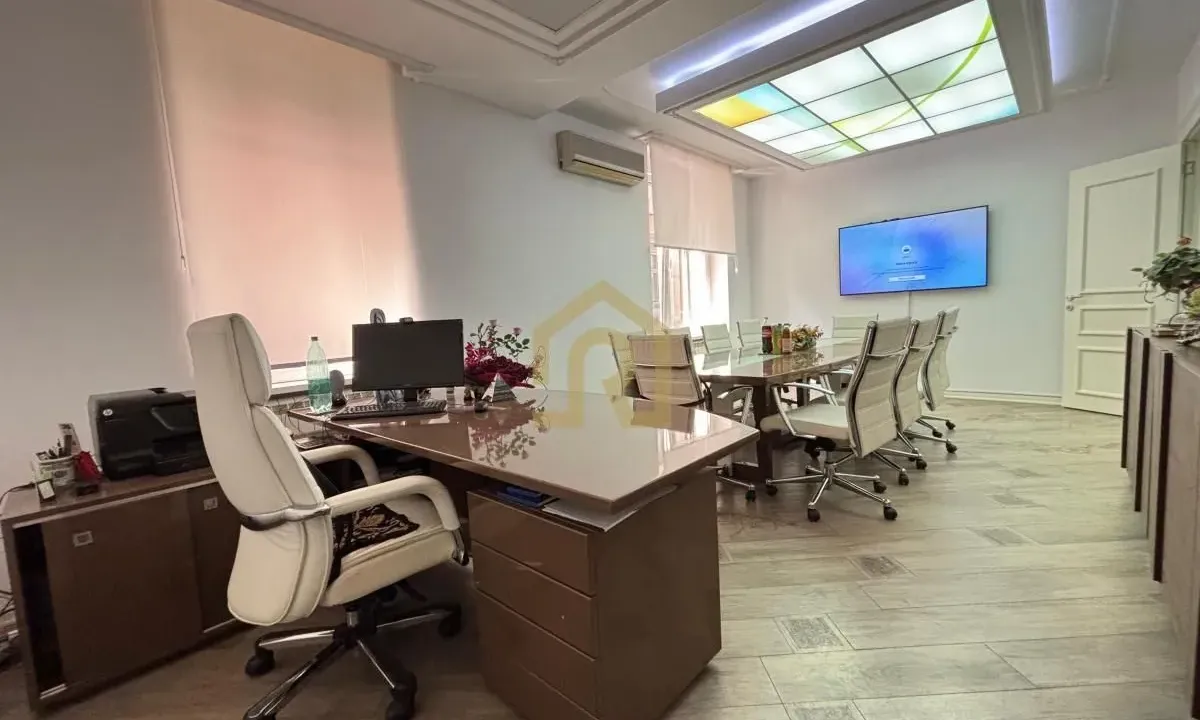 Izdavanje, poslovni prostor, 95m², Stari Grad, Beograd