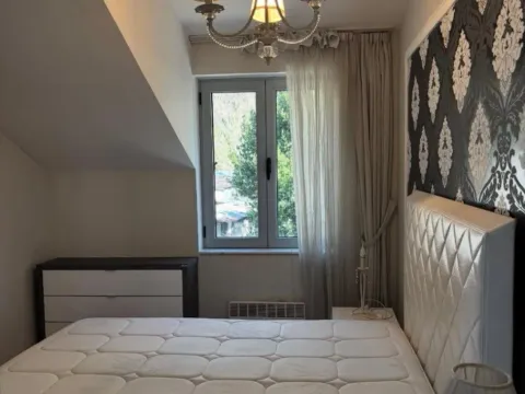 Izdavanje, trosoban stan, 95m², Dobrota, Kotor - image 9