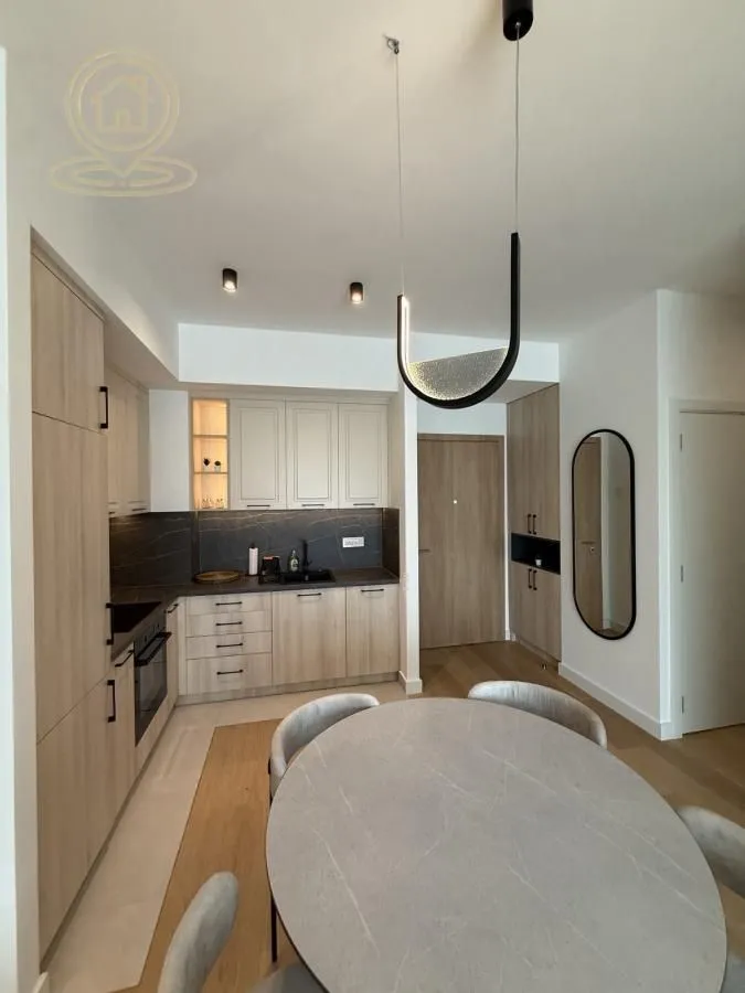 Izdavanje, trosoban stan, 71m², Savski Venac, Beograd