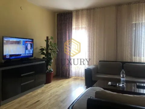 Izdavanje, kuća, 120m², Stari Aerodrom, Podgorica - image 9