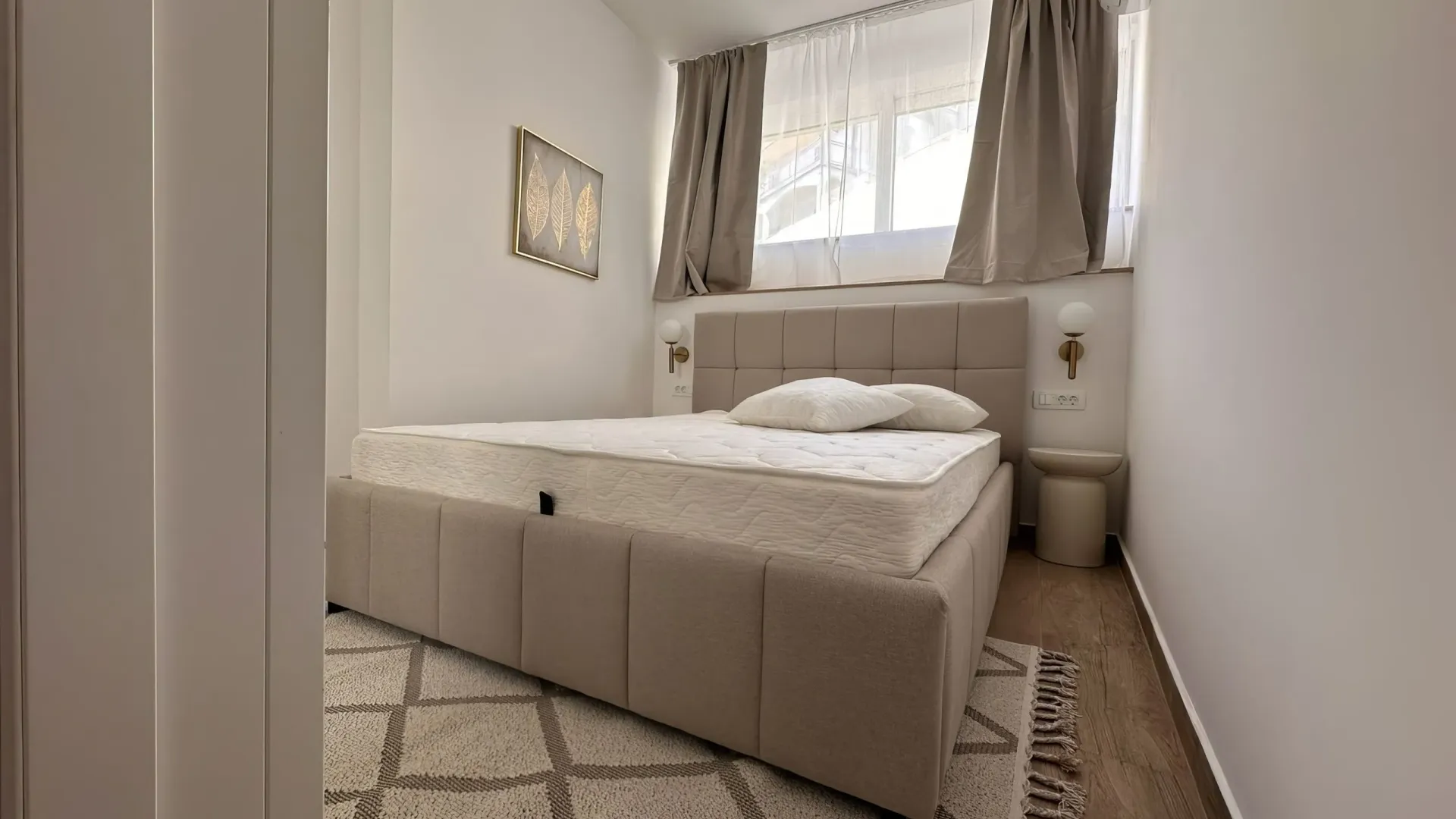 Izdavanje, dvosoban stan, 89m², Zelenika, Herceg Novi