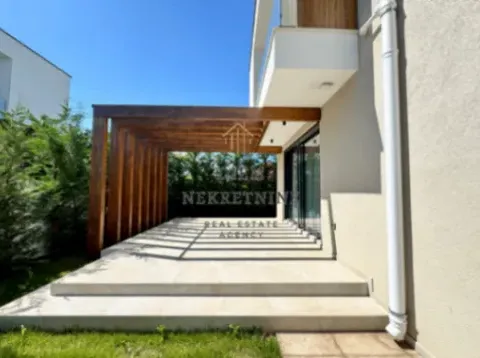 Izdavanje, kuća, 230m², Gornja Gorica, Podgorica - image 12