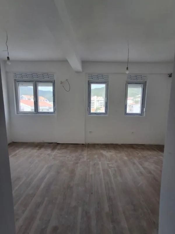 Prodaja, jednosoban stan, 38m², Lazi, Budva