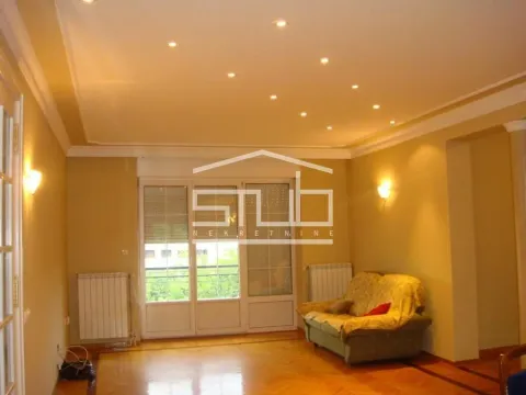 Sale, house, 531m², Zvezdin Stadion, Beograd - image 10