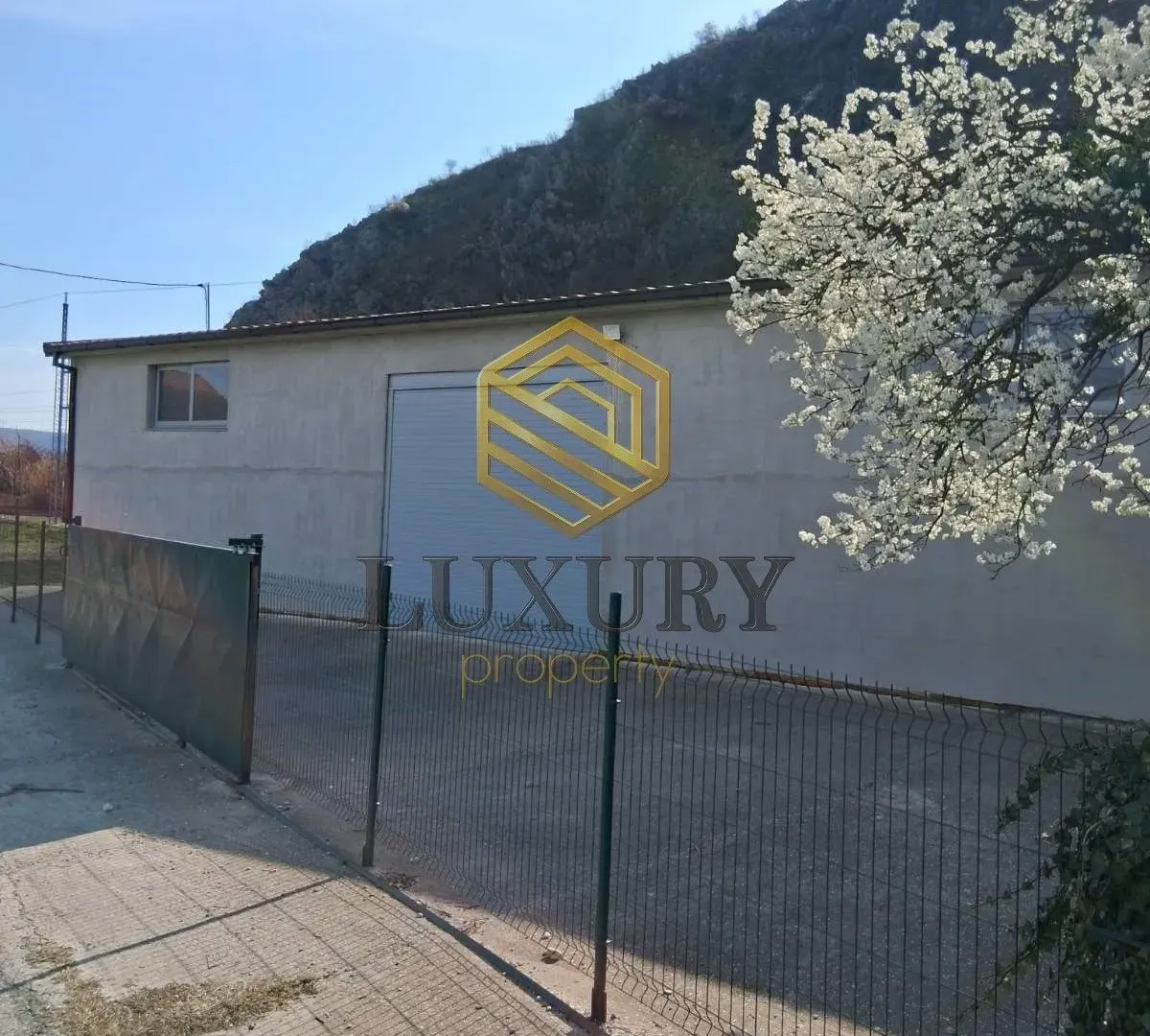 Rent, office space, 290m², Spuž, Danilovgrad