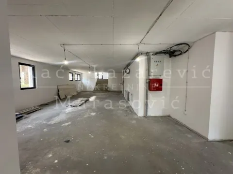 Izdavanje, poslovni prostor, 419m², Kalenić Pijaca, Vračar Sve Podlokacije - image 15