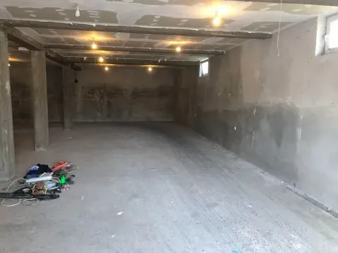 Izdavanje, poslovni prostor, 180m², Prijepolje, Srbija - image 1