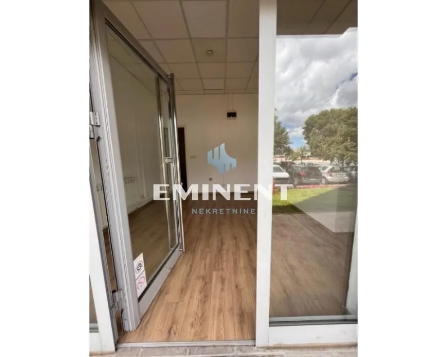 Izdavanje, poslovni prostor, 18m², Novi Beograd Blok 67, Novi Beograd Sve Podlokacije
