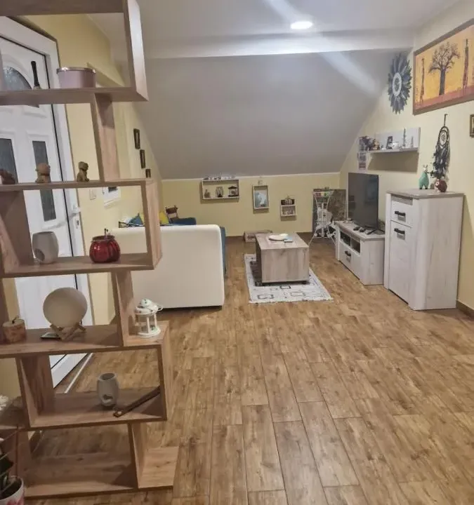 Izdavanje, jednosoban stan, 57m², Tivat, Crna Gora