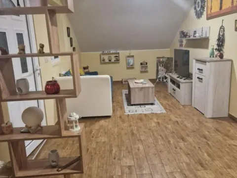 Izdavanje, jednosoban stan, 57m², Tivat, Crna Gora