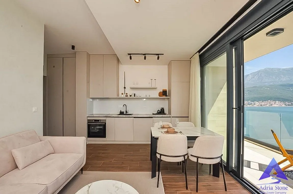 Prodaja, dvosoban stan, 57m², Njivice, Herceg Novi