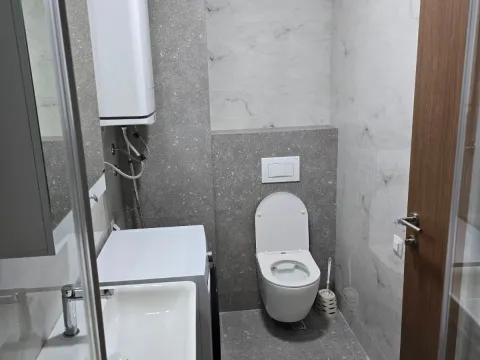 Rent, one bedroom apartment, 48m², Budva, Crna Gora - image 11